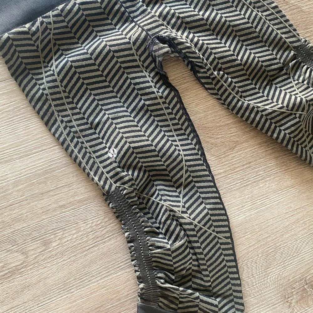 Lululemon In The Flow Crop - Picture 5 of 7